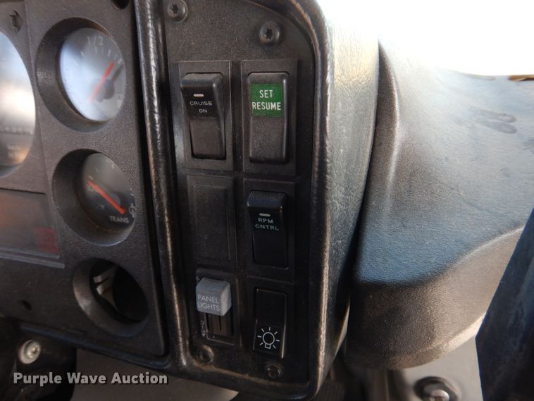 image for item DH8246 2001 Freightliner FS65  school bus