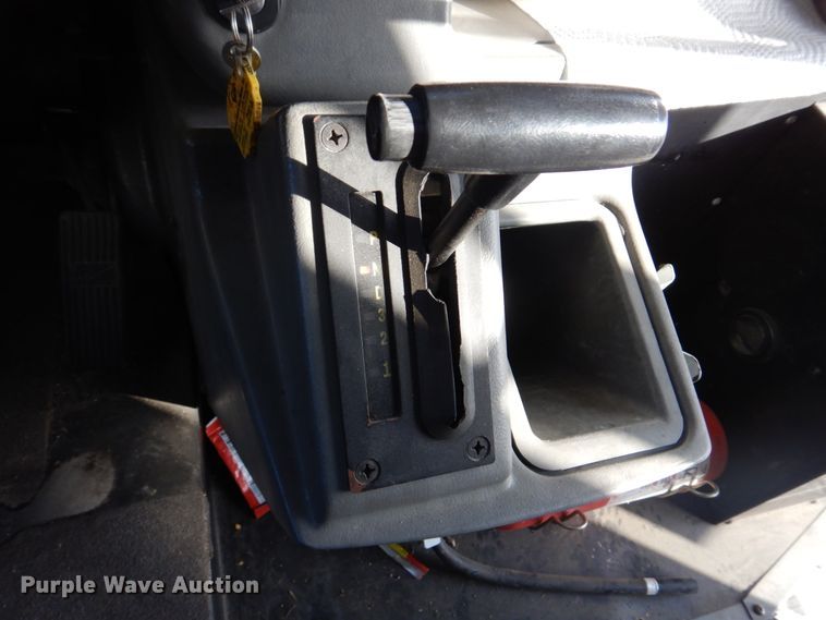 image for item DH8246 2001 Freightliner FS65  school bus