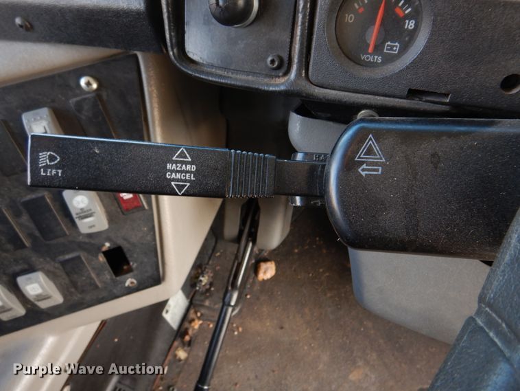 image for item DH8246 2001 Freightliner FS65  school bus