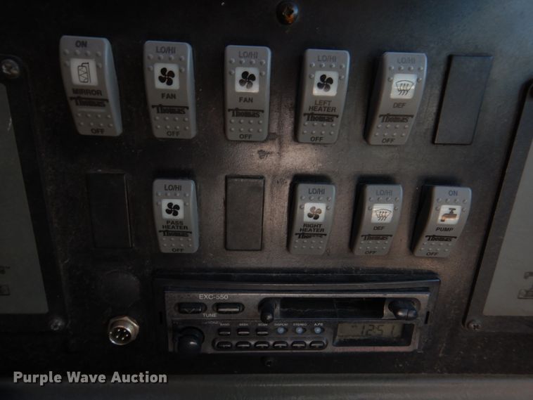 image for item DH8246 2001 Freightliner FS65  school bus