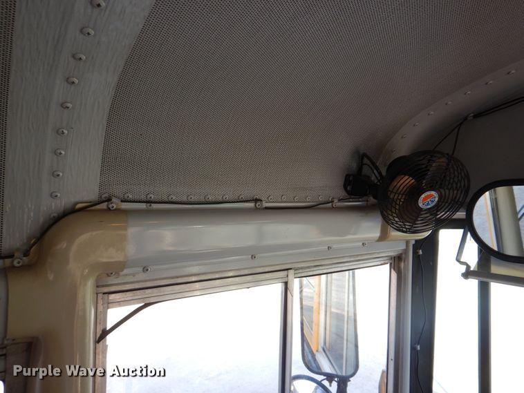 image for item DH8246 2001 Freightliner FS65  school bus