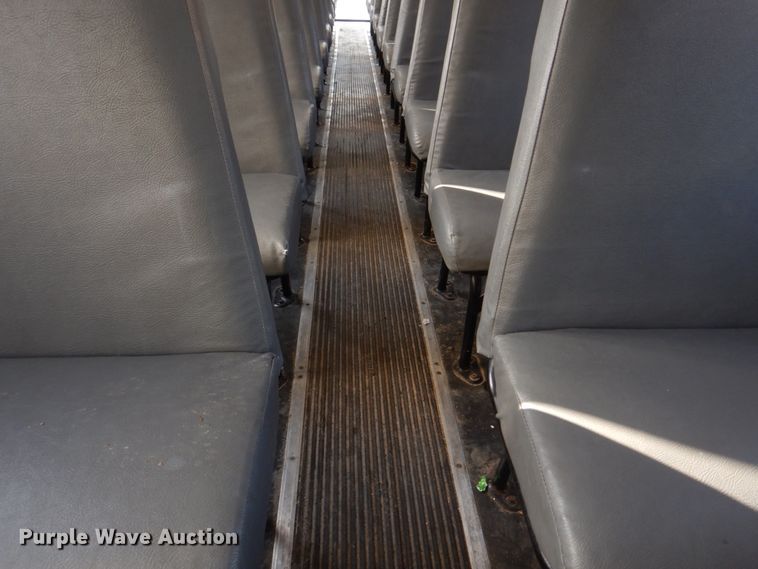 image for item DH8246 2001 Freightliner FS65  school bus