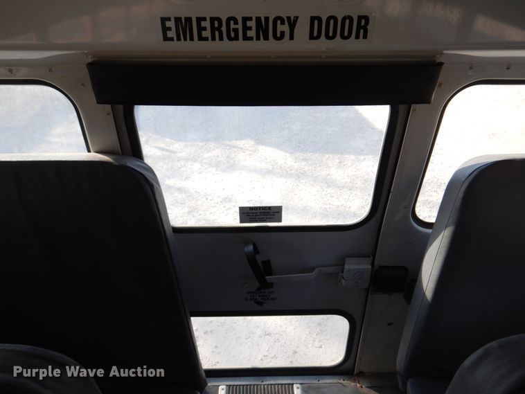 image for item DH8246 2001 Freightliner FS65  school bus