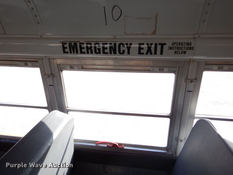 image for item DH8246 2001 Freightliner FS65  school bus