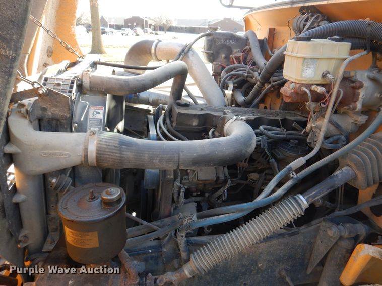 image for item DH8246 2001 Freightliner FS65  school bus