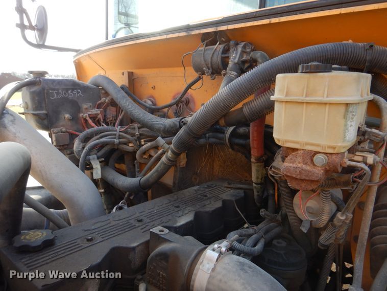 image for item DH8246 2001 Freightliner FS65  school bus