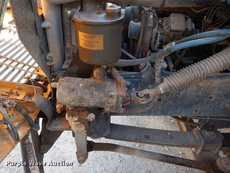 image for item DH8246 2001 Freightliner FS65  school bus