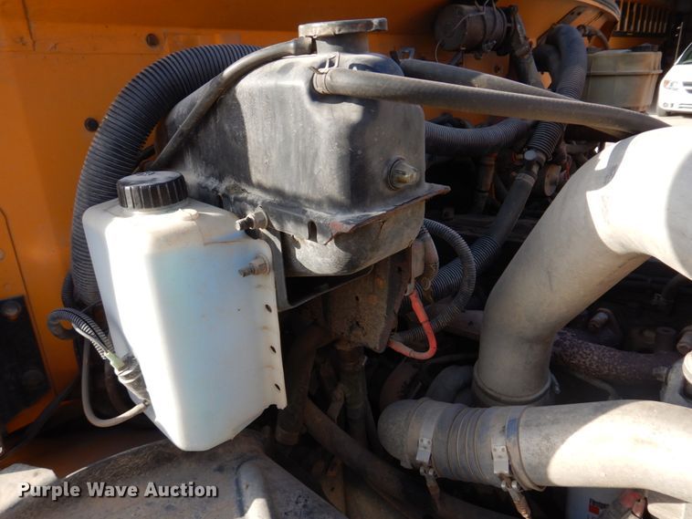 image for item DH8246 2001 Freightliner FS65  school bus