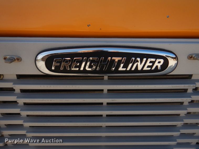 image for item DH8246 2001 Freightliner FS65  school bus