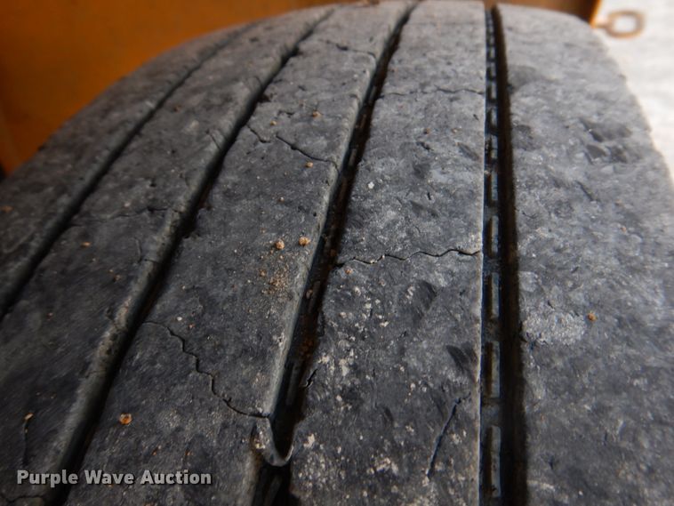 image for item DH8246 2001 Freightliner FS65  school bus