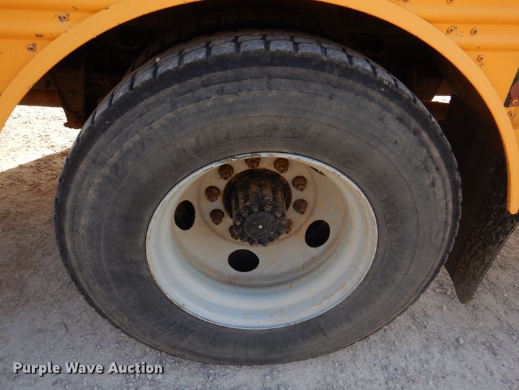 image for item DH8246 2001 Freightliner FS65  school bus