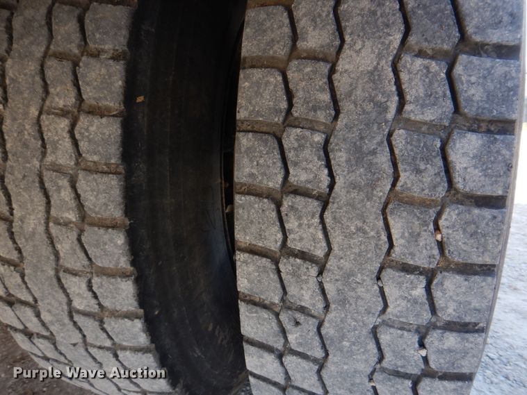 image for item DH8246 2001 Freightliner FS65  school bus