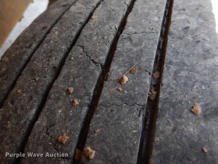 image for item DH8246 2001 Freightliner FS65  school bus