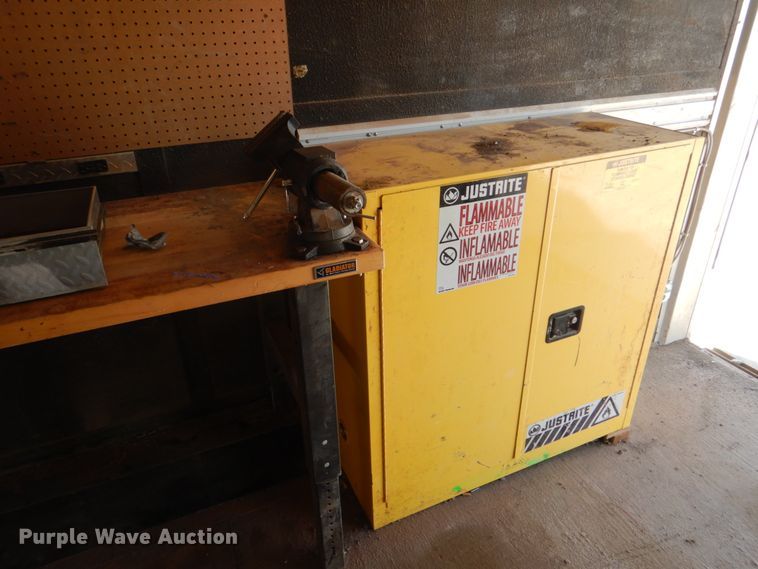 image for item DI8731 2012 Haulmark  enclosed cargo trailer