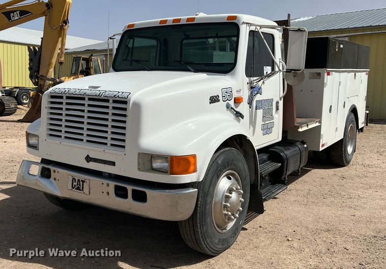 image for item DM8450 1997 International 4700  utility / service truck