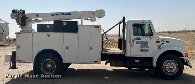 image for item DM8450 1997 International 4700  utility / service truck