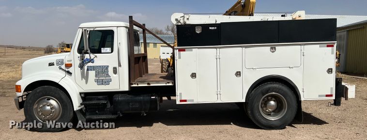image for item DM8450 1997 International 4700  utility / service truck