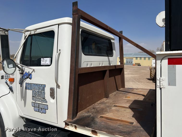 image for item DM8450 1997 International 4700  utility / service truck