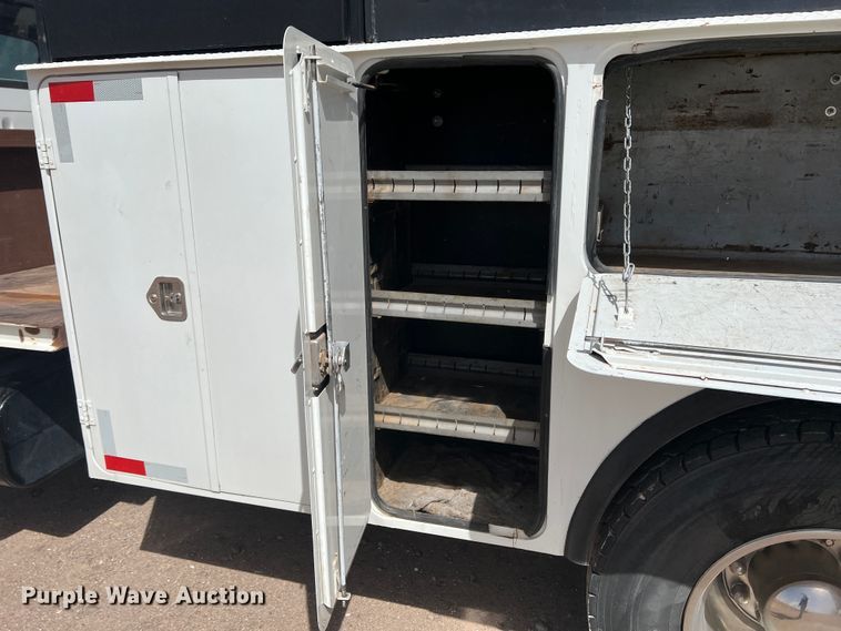 image for item DM8450 1997 International 4700  utility / service truck