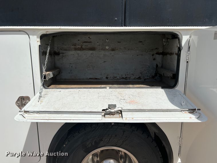 image for item DM8450 1997 International 4700  utility / service truck