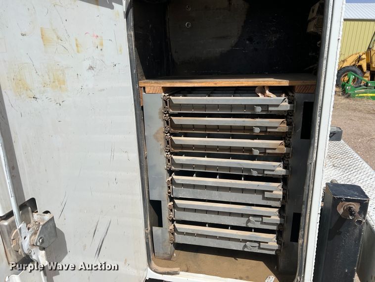 image for item DM8450 1997 International 4700  utility / service truck