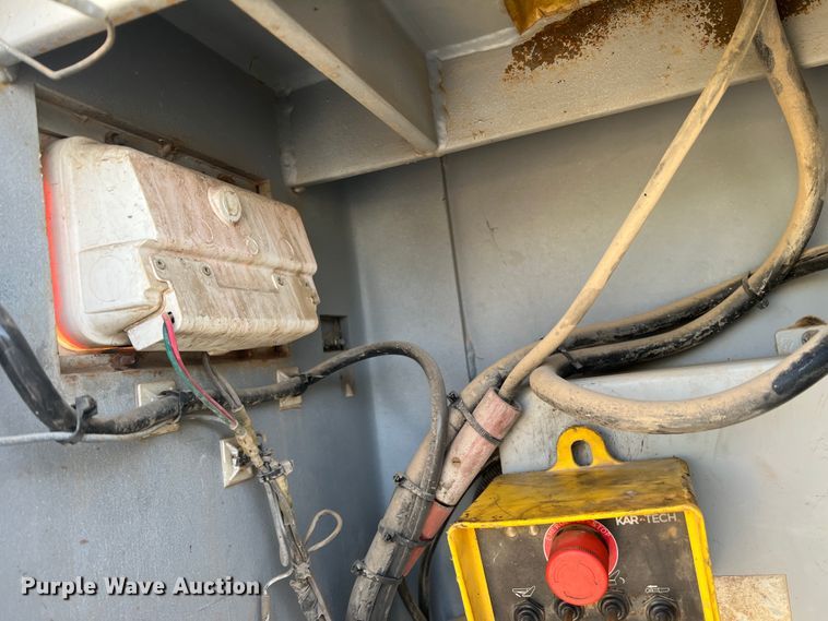 image for item DM8450 1997 International 4700  utility / service truck