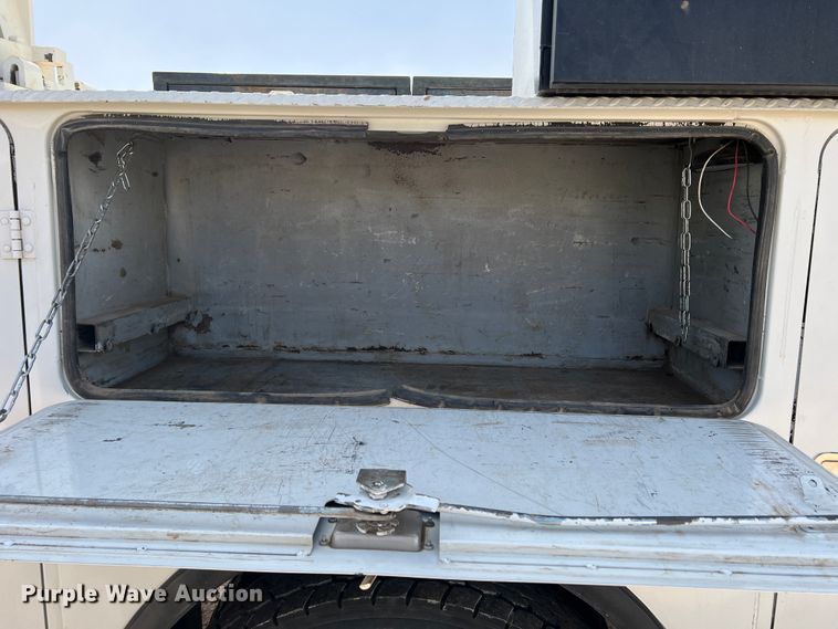 image for item DM8450 1997 International 4700  utility / service truck