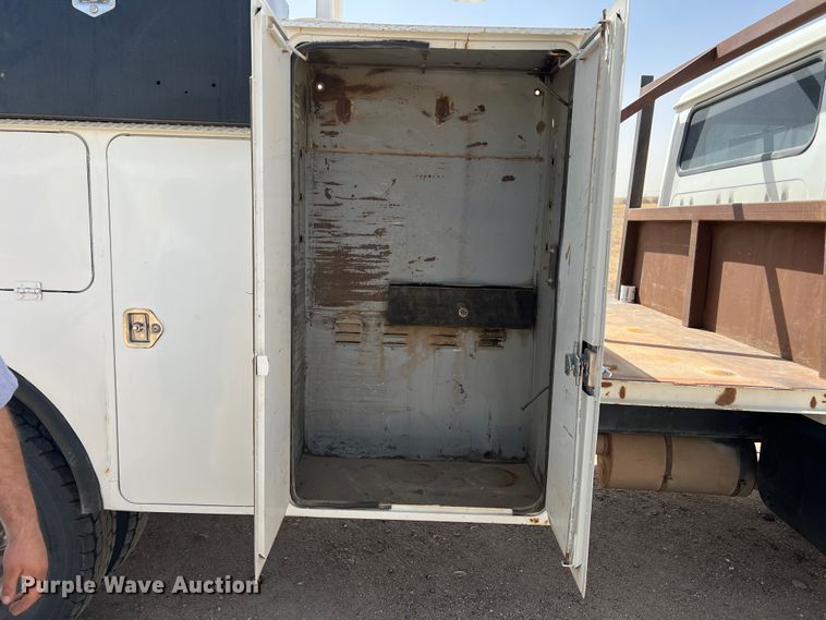 image for item DM8450 1997 International 4700  utility / service truck