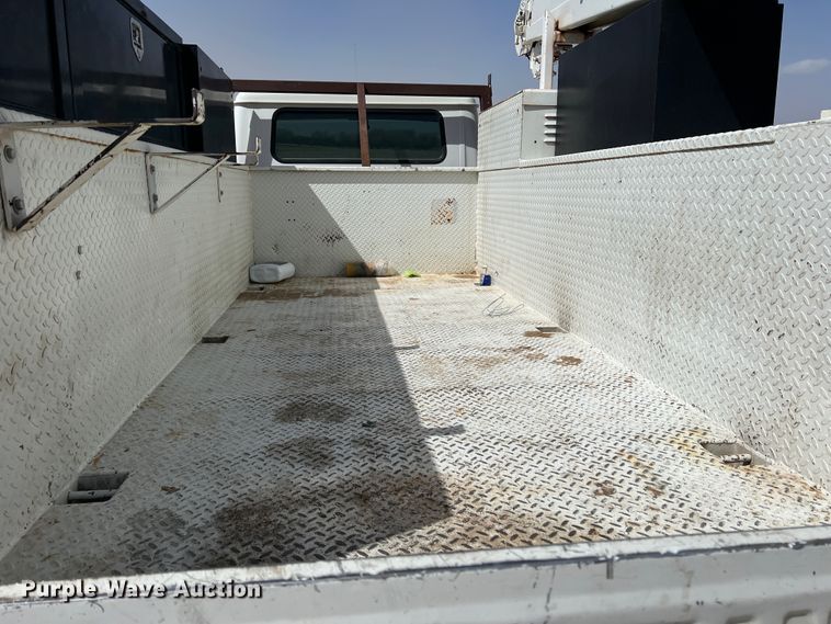 image for item DM8450 1997 International 4700  utility / service truck