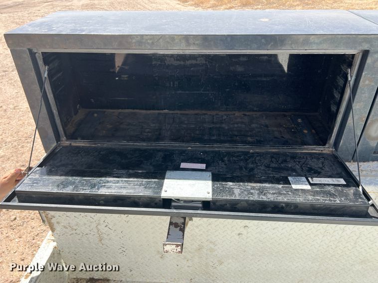 image for item DM8450 1997 International 4700  utility / service truck