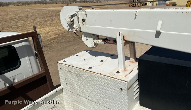 image for item DM8450 1997 International 4700  utility / service truck