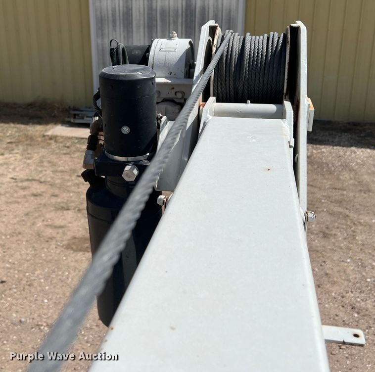 image for item DM8450 1997 International 4700  utility / service truck