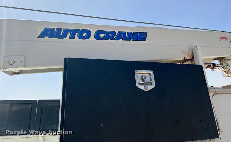 image for item DM8450 1997 International 4700  utility / service truck