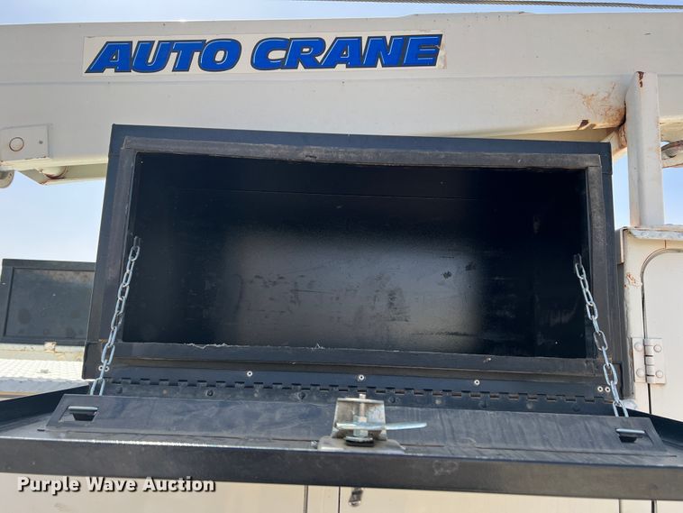 image for item DM8450 1997 International 4700  utility / service truck