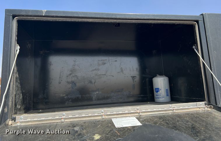 image for item DM8450 1997 International 4700  utility / service truck