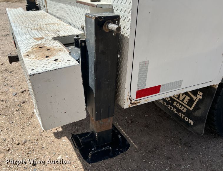 image for item DM8450 1997 International 4700  utility / service truck