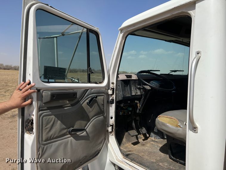 image for item DM8450 1997 International 4700  utility / service truck