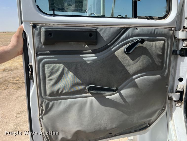 image for item DM8450 1997 International 4700  utility / service truck