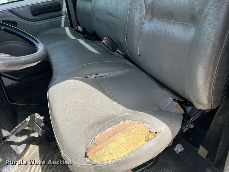 image for item DM8450 1997 International 4700  utility / service truck