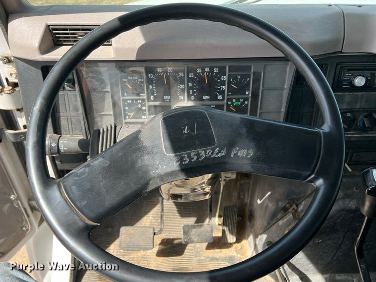 image for item DM8450 1997 International 4700  utility / service truck