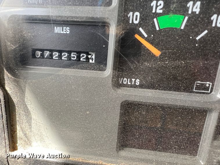 image for item DM8450 1997 International 4700  utility / service truck