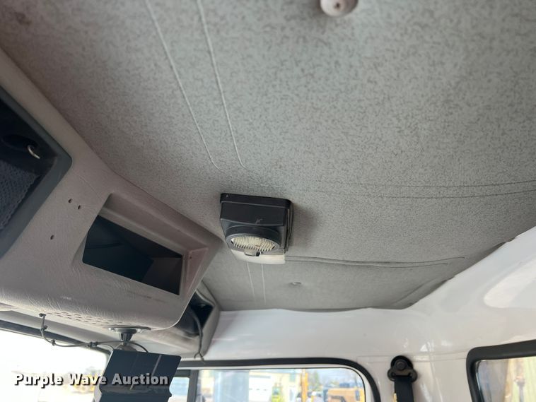 image for item DM8450 1997 International 4700  utility / service truck