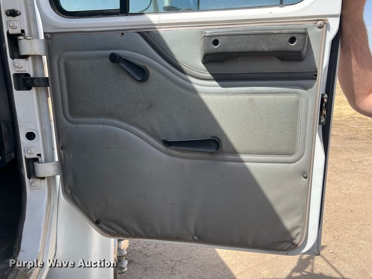 image for item DM8450 1997 International 4700  utility / service truck