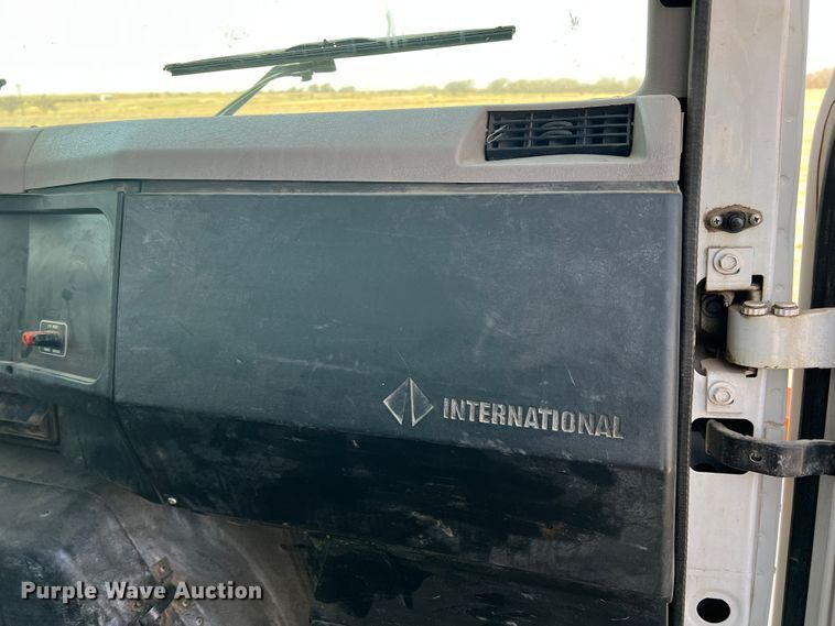 image for item DM8450 1997 International 4700  utility / service truck