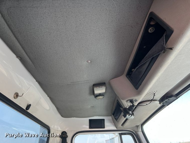 image for item DM8450 1997 International 4700  utility / service truck