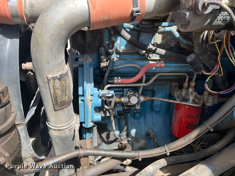 image for item DM8450 1997 International 4700  utility / service truck