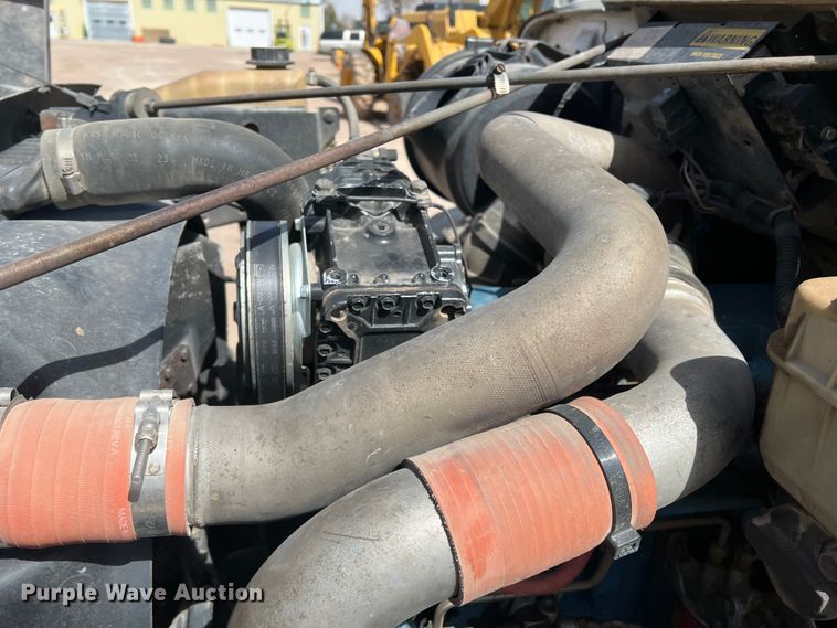 image for item DM8450 1997 International 4700  utility / service truck