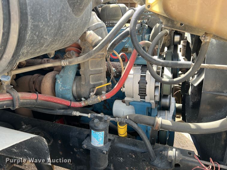 image for item DM8450 1997 International 4700  utility / service truck