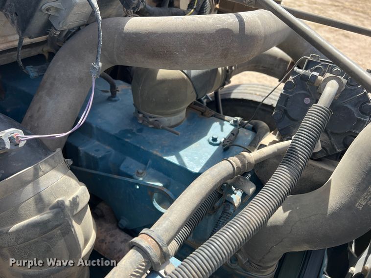 image for item DM8450 1997 International 4700  utility / service truck