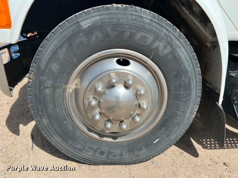 image for item DM8450 1997 International 4700  utility / service truck